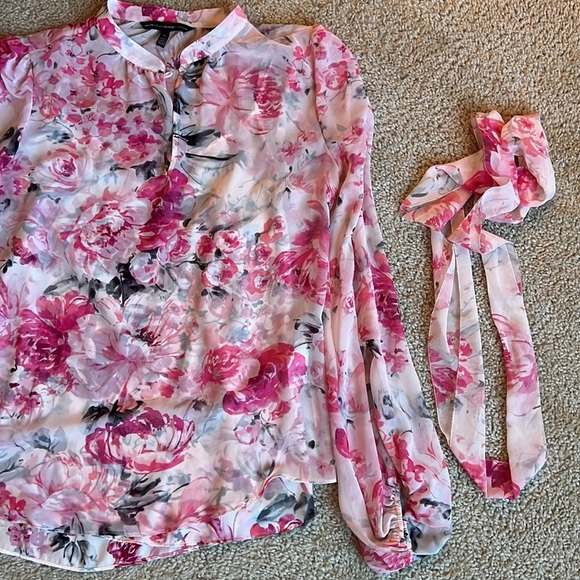 White House black market floral pink convertible blouse with tie black gray 14 - Picture 4 of 10